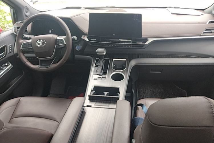 Used Toyota SIENNA 2021 2.5L Hybrid Platinum Edition Center Console