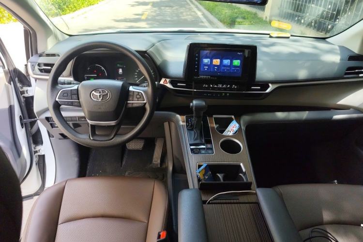 Used Toyota SIENNA 2021 2.5L Hybrid Comfort Edition Center Console