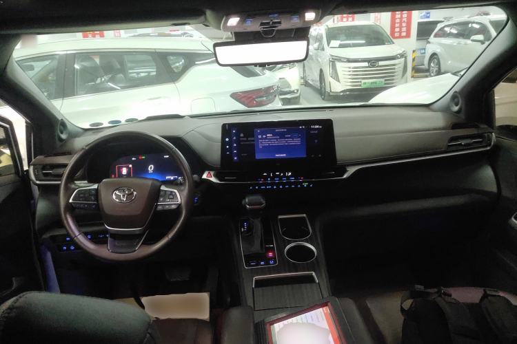 Used Toyota SIENNA 2021 2.5L Hybrid Platinum Edition Center Console