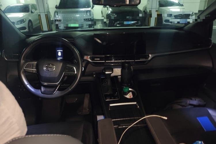 Used Toyota SIENNA 2021 2.5L Hybrid Premium Edition Center Console