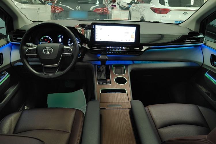 Used Toyota SIENNA 2021 2.5L Hybrid Premium Edition Center Console