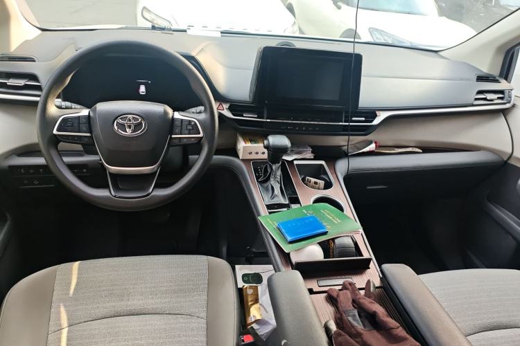 Used Toyota SIENNA 2021 2.5L Hybrid Comfort Edition Center Console