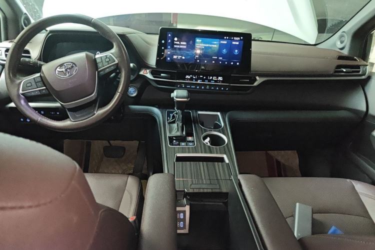 Used Toyota SIENNA 2021 2.5L Hybrid Platinum Edition Center Console