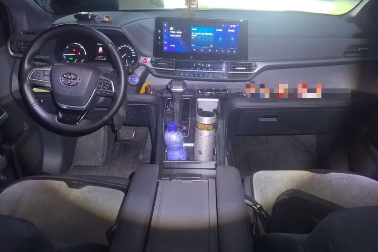 Used Toyota SIENNA 2021 2.5L Hybrid Premium Edition Center Console