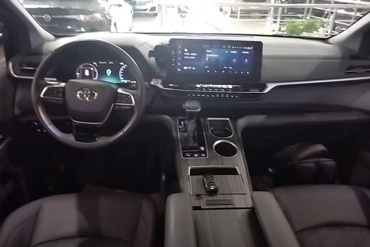 Used Toyota SIENNA 2021 2.5L Hybrid Ultimate Edition Center Console