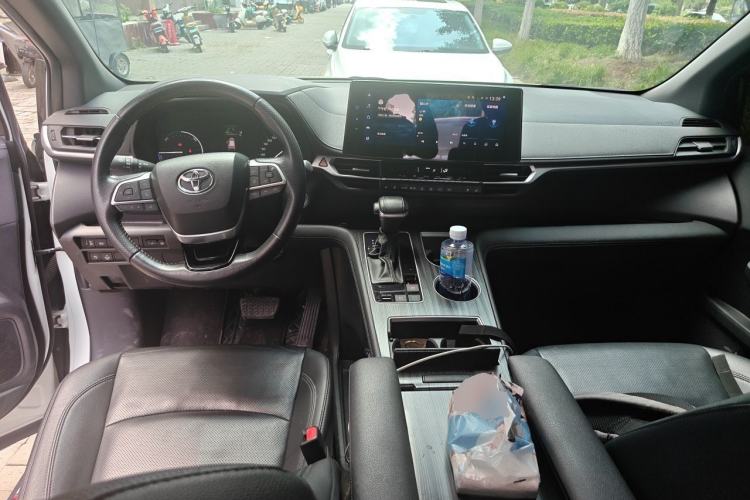 Used Toyota SIENNA 2021 2.5L Hybrid Premium Edition Center Console