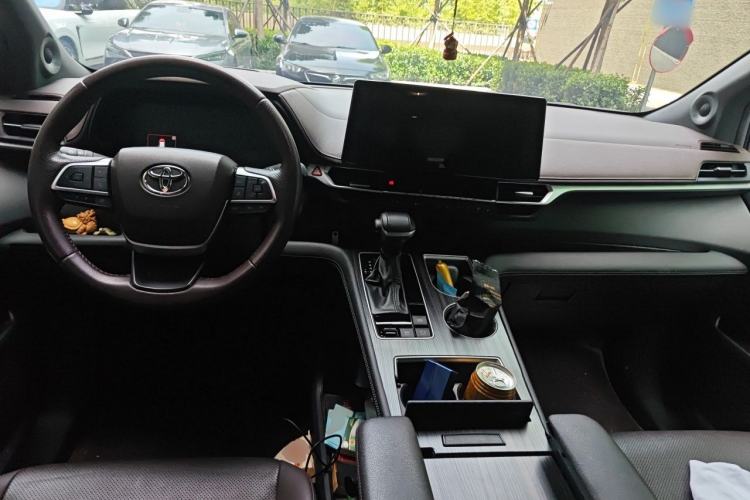 Used Toyota SIENNA 2021 2.5L Hybrid Platinum Edition Center Console