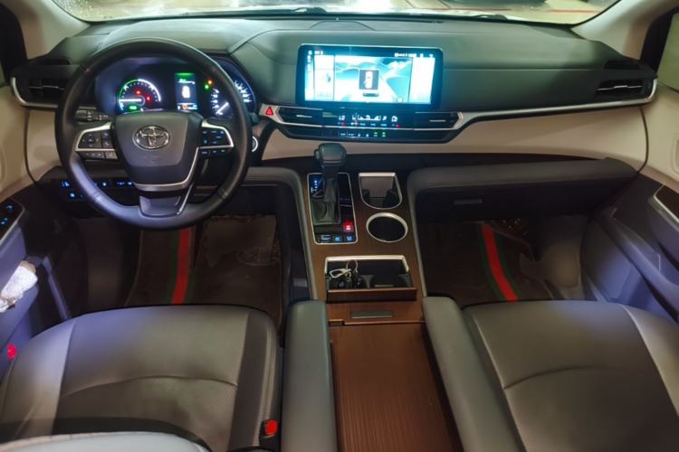 Used Toyota SIENNA 2021 2.5L Hybrid Comfort Edition Center Console