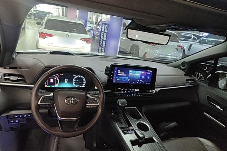 Used Toyota SIENNA 2021 2.5L Hybrid Platinum Edition Center Console