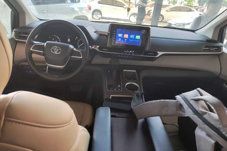 Used Toyota SIENNA 2021 2.5L Hybrid Comfort Edition Center Console