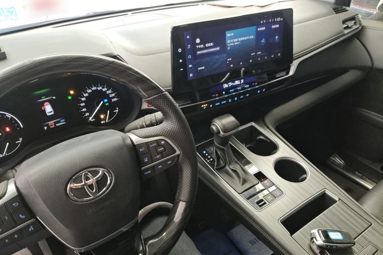 Used Toyota SIENNA 2021 2.5L Hybrid Premium Edition Center Console