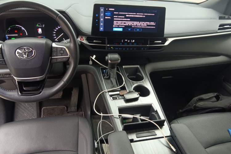 Used Toyota SIENNA 2021 2.5L Hybrid Premium Edition Center Console