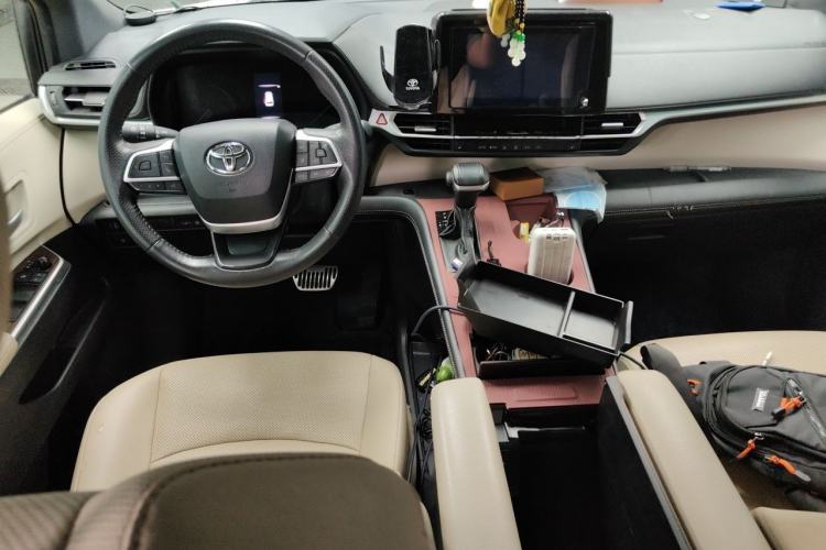 Used Toyota SIENNA 2021 2.5L Hybrid Luxury Edition Center Console