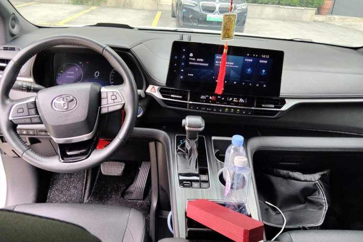 Used Toyota SIENNA 2021 2.5L Hybrid Platinum Edition Center Console