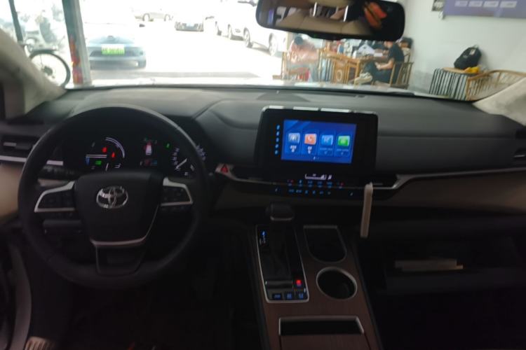 Used Toyota SIENNA 2021 2.5L Hybrid Luxury Edition Center Console