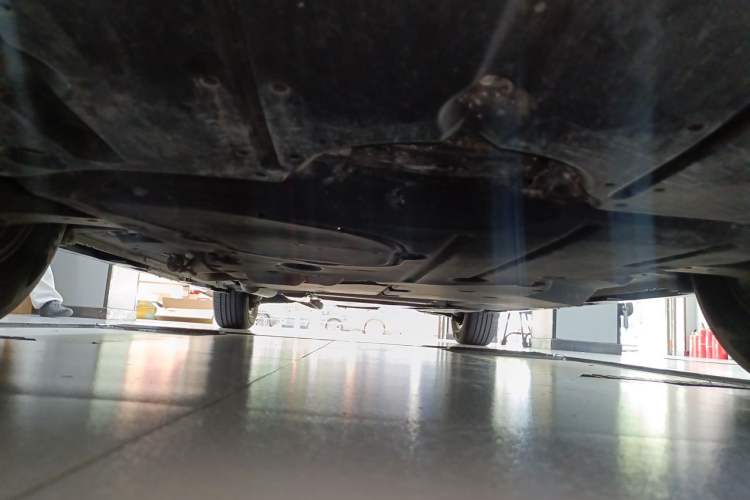 Used Toyota SIENNA 2021 2.5L Hybrid Premium Edition Chassis Front