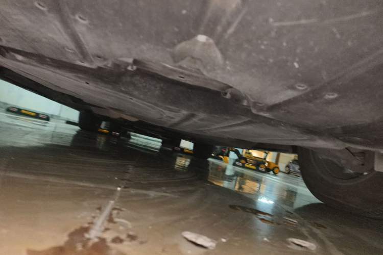 Used Toyota SIENNA 2021 2.5L Hybrid Platinum Edition Chassis Front