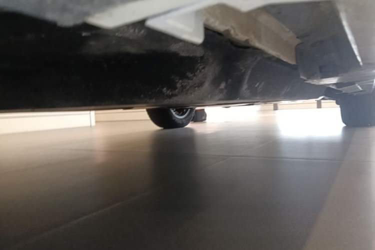 Used Toyota SIENNA 2021 2.5L Hybrid Platinum Edition Chassis Front Left