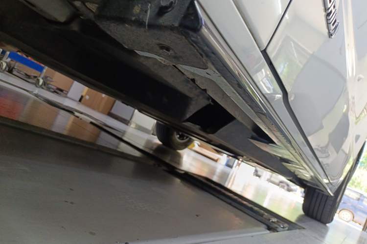 Used Toyota SIENNA 2021 2.5L Hybrid Premium Edition Chassis Front Left