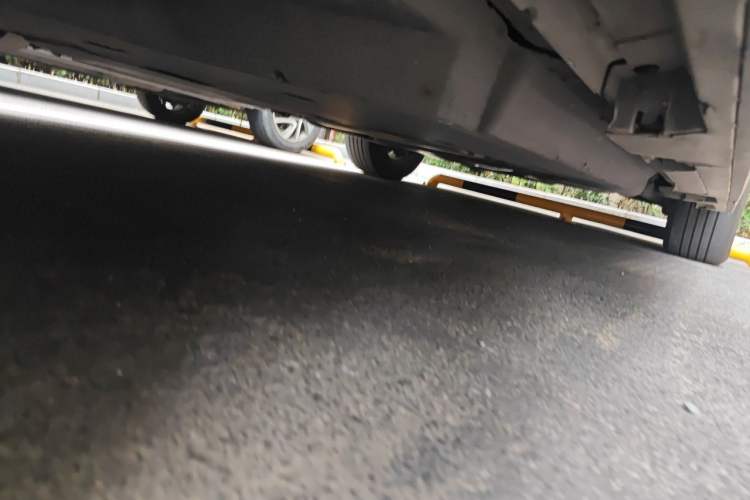 Used Toyota SIENNA 2021 2.5L Hybrid Platinum Edition Chassis Front Left