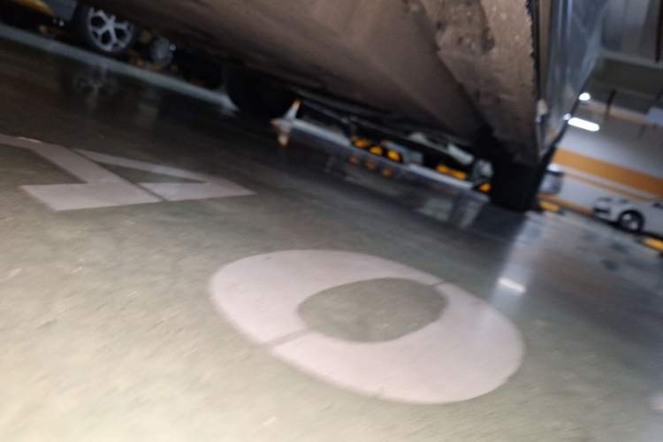 Used Toyota SIENNA 2021 2.5L Hybrid Platinum Edition Chassis Front Left