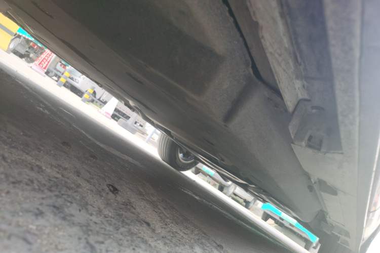 Used Toyota SIENNA 2021 2.5L Hybrid Platinum Edition Chassis Front Left