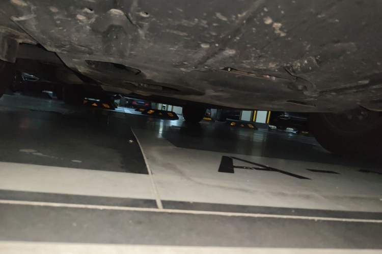 Used Toyota SIENNA 2021 2.5L Hybrid Premium Edition Chassis Front