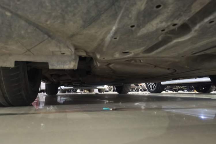 Used Toyota SIENNA 2021 2.5L Hybrid Platinum Edition Chassis Front Right