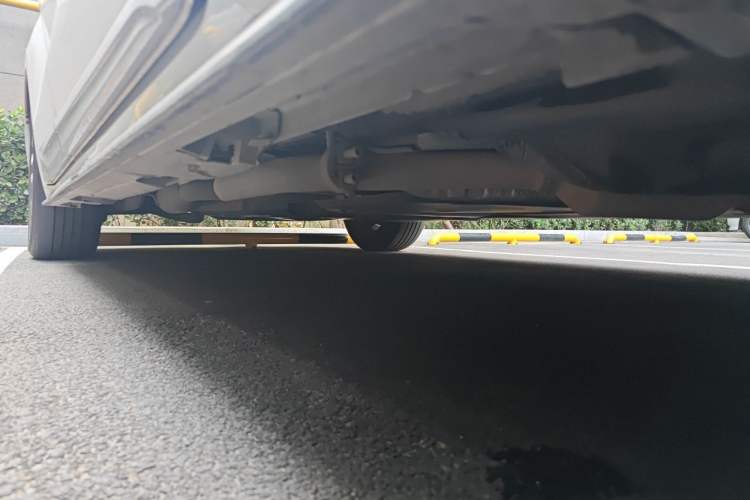 Used Toyota SIENNA 2021 2.5L Hybrid Platinum Edition Chassis Front Right