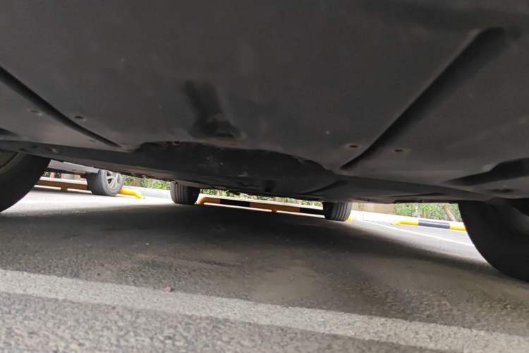 Used Toyota SIENNA 2021 2.5L Hybrid Platinum Edition Chassis Front
