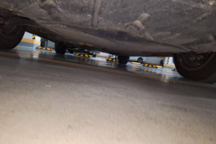 Used Toyota SIENNA 2021 2.5L Hybrid Platinum Edition Chassis Front