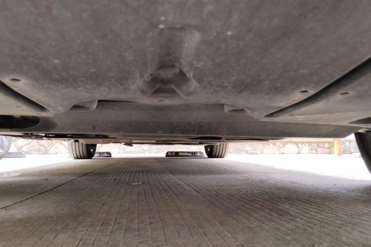 Used Toyota SIENNA 2021 2.5L Hybrid Platinum Edition Chassis Front