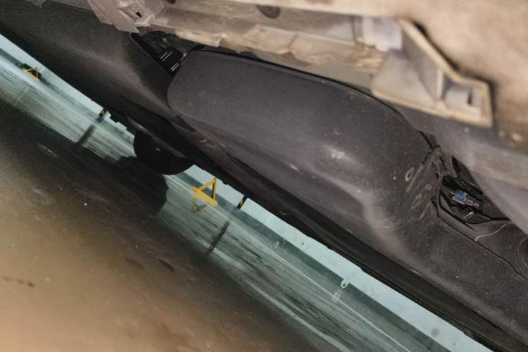 Used Toyota SIENNA 2021 2.5L Hybrid Platinum Edition Chassis Rear Left