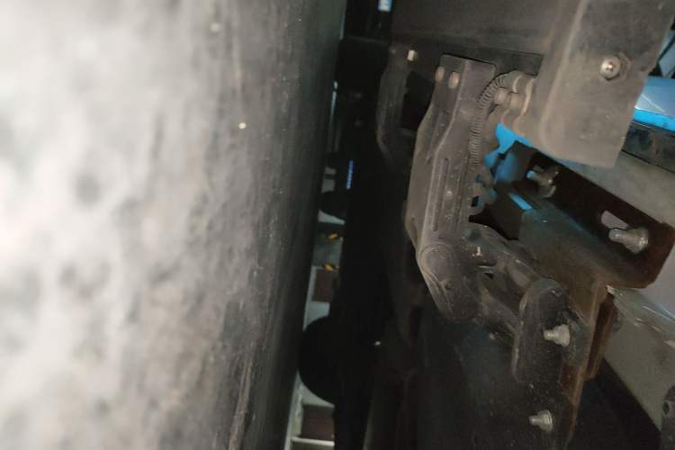 Used Toyota SIENNA 2021 2.5L Hybrid Platinum Edition Chassis Rear Left