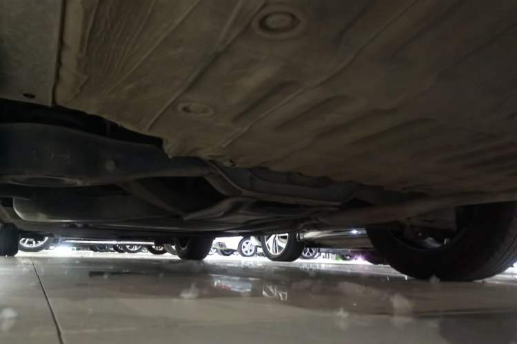 Used Toyota SIENNA 2021 2.5L Hybrid Platinum Edition Chassis Rear Left