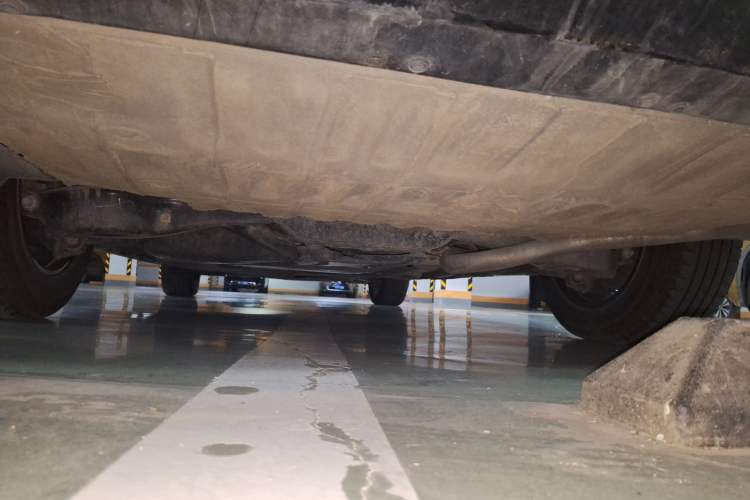 Used Toyota SIENNA 2021 2.5L Hybrid Platinum Edition Chassis Rear