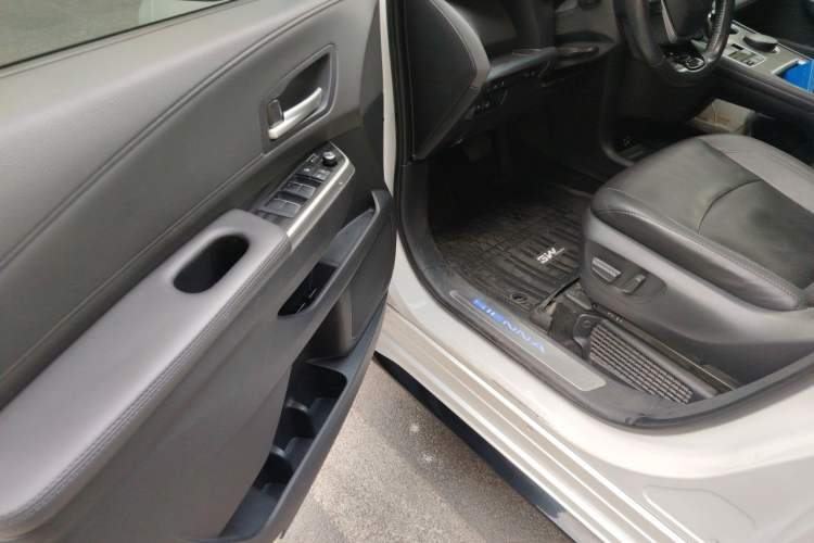 Used Toyota SIENNA 2021 2.5L Hybrid Premium Edition Driver Seat