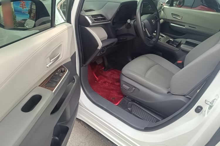 Used Toyota SIENNA 2021 2.5L Hybrid Luxury Edition Driver Seat