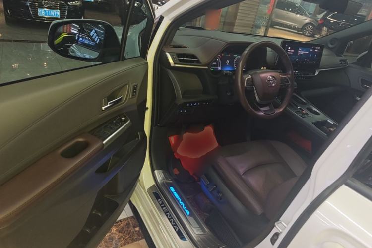 Used Toyota SIENNA 2021 2.5L Hybrid Platinum Edition Driver Seat