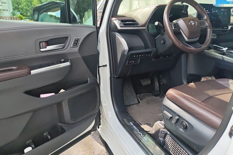 Used Toyota SIENNA 2021 2.5L Hybrid Platinum Edition Driver Seat