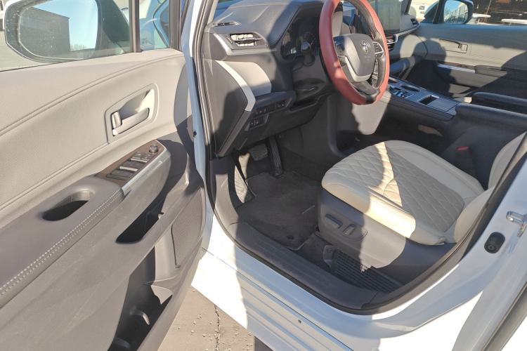 Used Toyota SIENNA 2021 2.5L Hybrid Comfort Edition Driver Seat