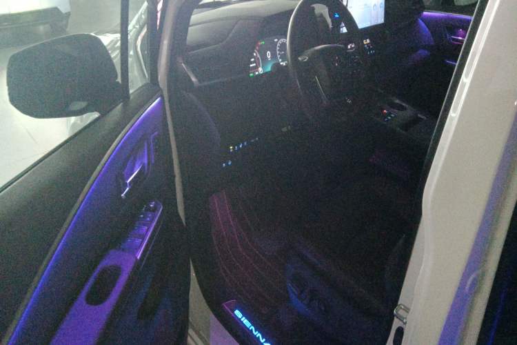 Used Toyota SIENNA 2021 2.5L Hybrid Platinum Edition Driver Seat