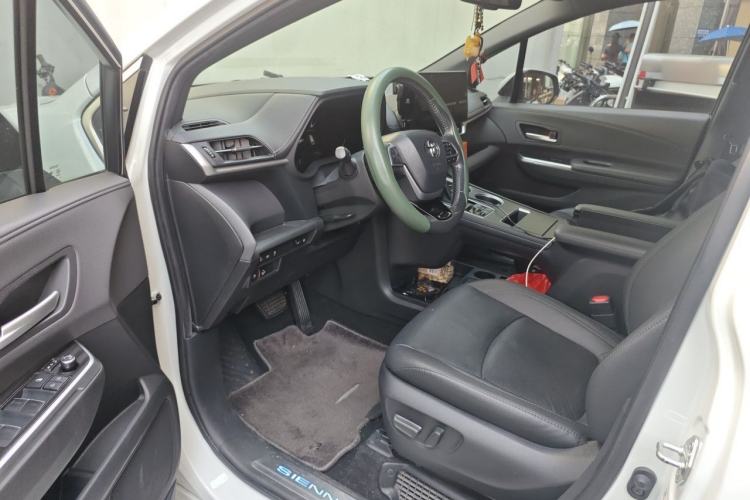 Used Toyota SIENNA 2021 2.5L Hybrid Premium Edition Driver Seat