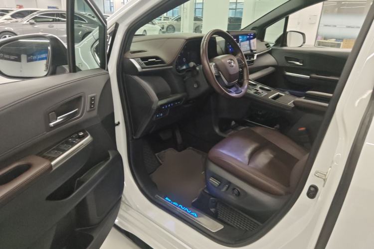 Used Toyota SIENNA 2021 2.5L Hybrid Platinum Edition Driver Seat