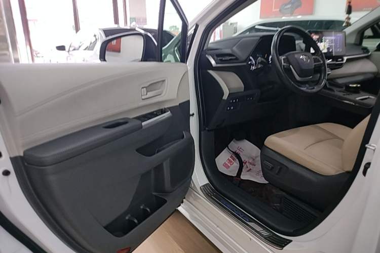 Used Toyota SIENNA 2021 2.5L Hybrid Comfort Edition Driver Seat