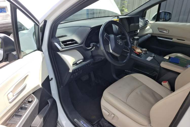 Used Toyota SIENNA 2021 2.5L Hybrid Premium Edition Driver Seat