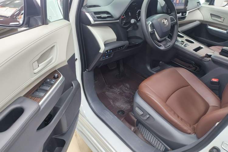 Used Toyota SIENNA 2021 2.5L Hybrid Comfort Edition Driver Seat