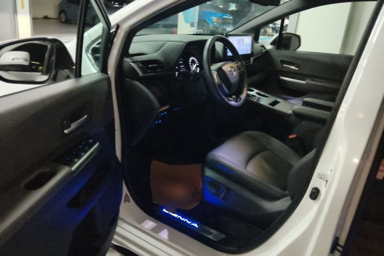 Used Toyota SIENNA 2021 2.5L Hybrid Premium Edition Driver Seat