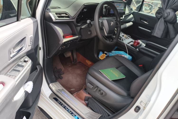 Used Toyota SIENNA 2021 2.5L Hybrid Platinum Edition Driver Seat