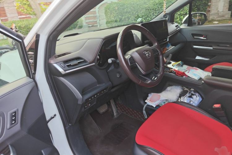 Used Toyota SIENNA 2021 2.5L Hybrid Platinum Edition Driver Seat